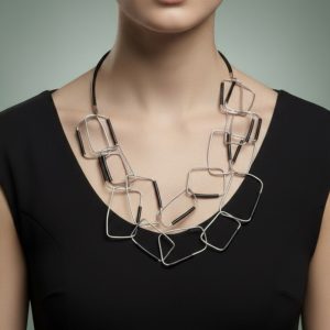 COLLANA QUADRO ALL ARGENTO-NERO