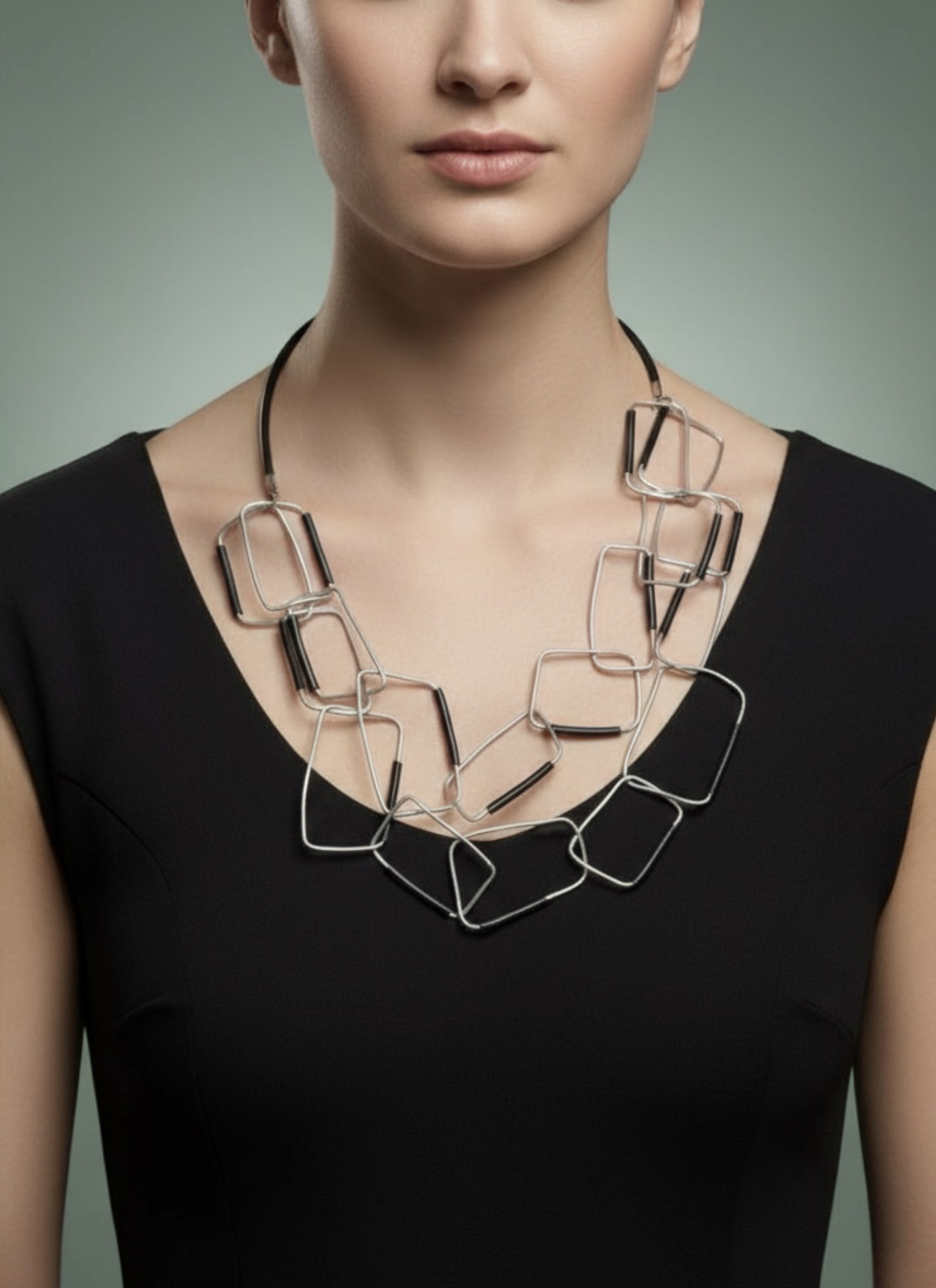 COLLANA QUADRO ALL ARGENTO-NERO